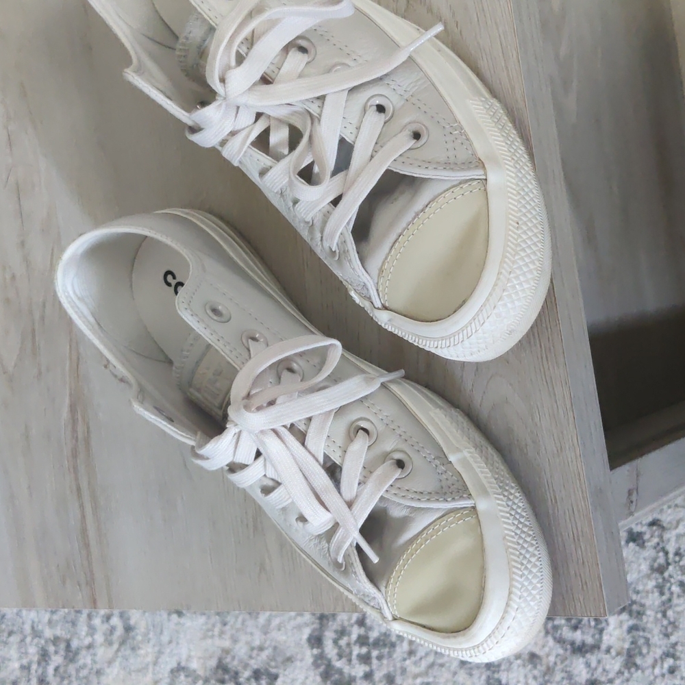 Men's  gray leather converse